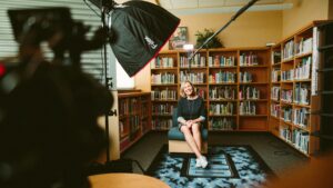 A woman in highlight due to a good lighting equipment